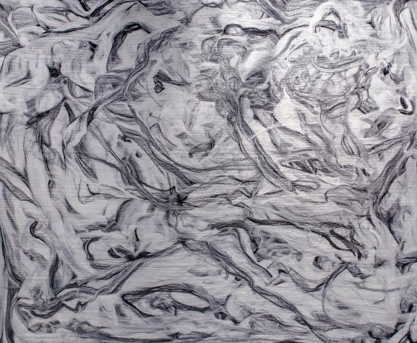 Karinos Lukauskaitės tekstilės darbas iš Pamėnkalnio galerijoje (Pamėnkalnio g. 1, Vilnius) iki sausio 31 d. veiksiančios K. Lukauskaitės parodos „Upės, keliai ir debesys".