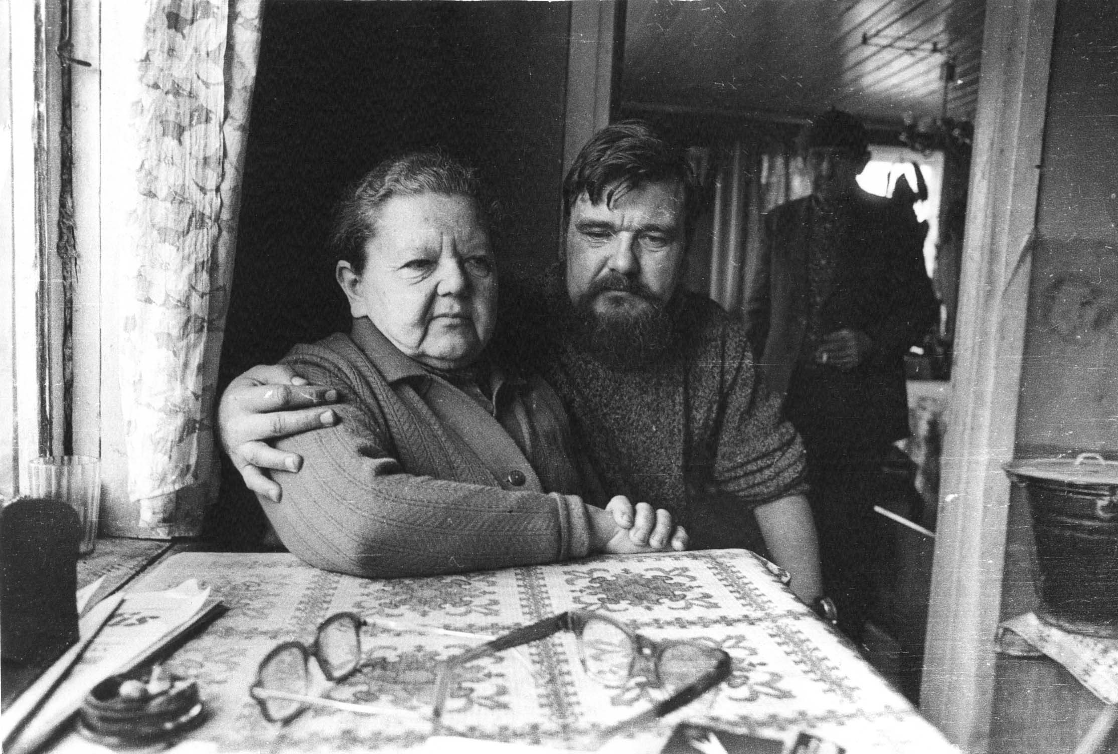Romualdas Granauskas su mama. Romualdo Rakausko nuotrauka