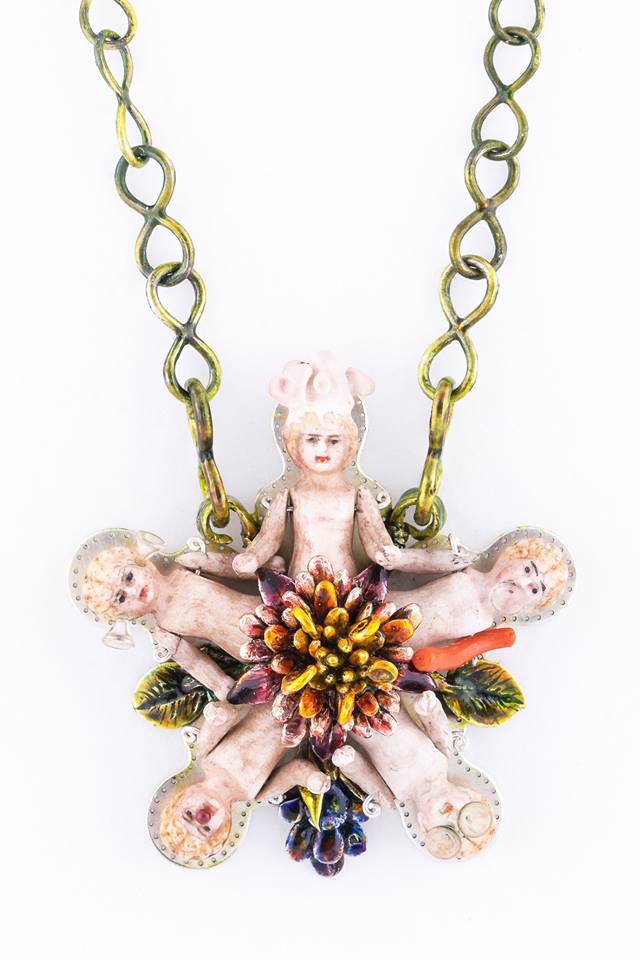 Serena Holm. „Sengen-Sama“, sidabras, antikvarinės lėlės dalys, stiklas, koralas, emalis, 2015
