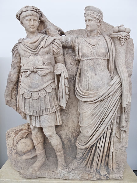 Agripina Jaunesnioji laurais vainikuoja savo sūnų Neroną (marmuras, I a., Aprodizijos archeologijos muziejus, Turkija). Agripina daugelį savo nusikaltimų teisino tuo, kad norėjo į sostą pasodinti Neroną, kuris nebuvo nunuodyto imperatoriaus Klaudijaus, Agripinos vyro, sūnus, taigi teisėtas sosto paveldėtojas. 