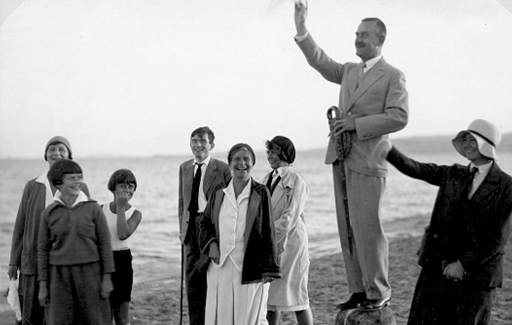Thomas Mannas su šeima Nidoje. Nuotrauka iš T. Manno muziejaus archyvo