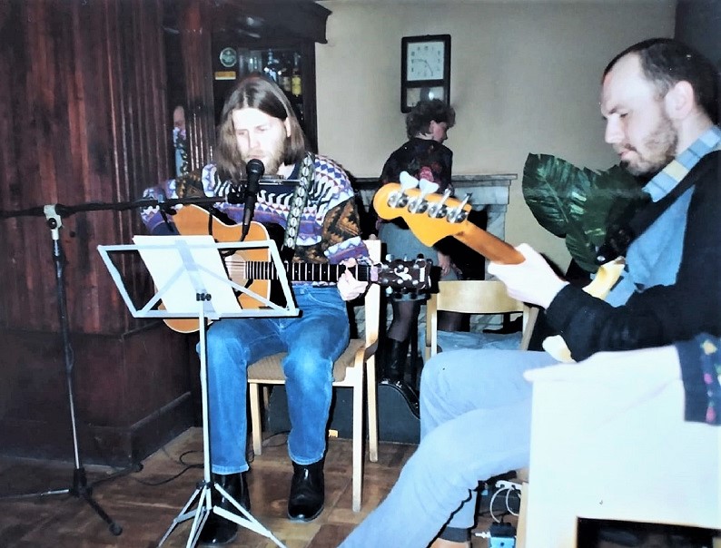 Akustinio bliuzo trio, kairėje – ne vieno bliuzo projekto iniciatorius Giedrius Klimka. Nuotrauka iš Giedriaus Klimkos asmeninio archyvo