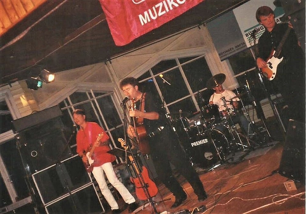 Grupė „Blues Makers“ muzikos klube „Anapilis“ 1997 m. vasarą. Nuotrauka iš Olego Sochino asmeninio archyvo