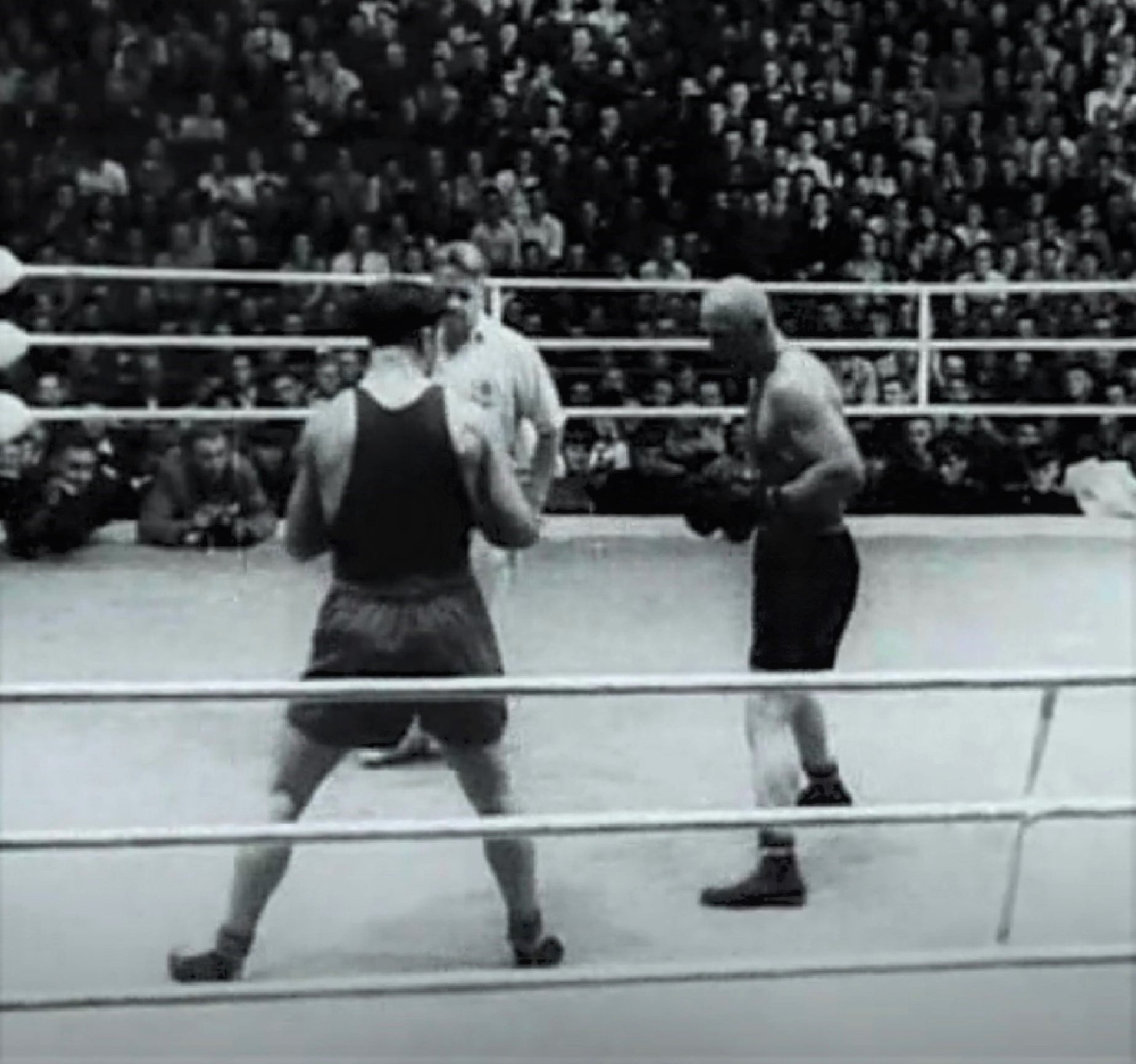 XV SSRS bokso čempionato finalinė kova. 1949 m. liepos 14 d. Dokumentinio filmo „Gyvenimas ringe“ (1962, rež. Vytautas Dabašinskas) kadras