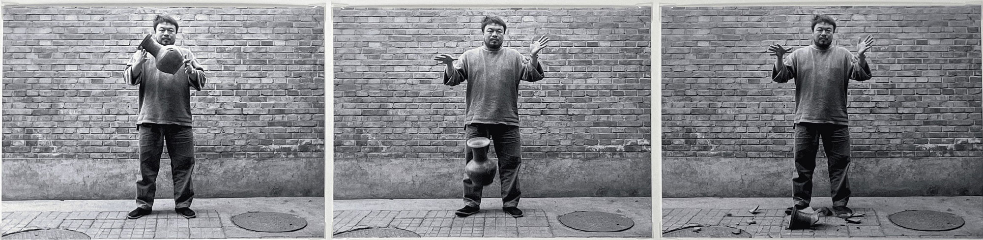 Ai Weiwei. „Hanų dinastijos urnos numetimas“, 1995. 