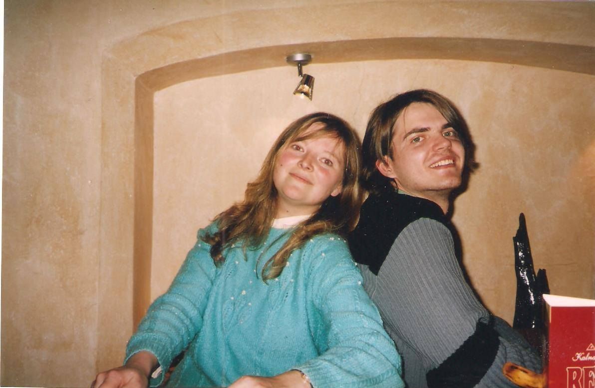 Su Neringa Vilniaus senamiesčio graikų restorane 2004 m. Nuotrauka iš K. Baublio asmeninio archyvo