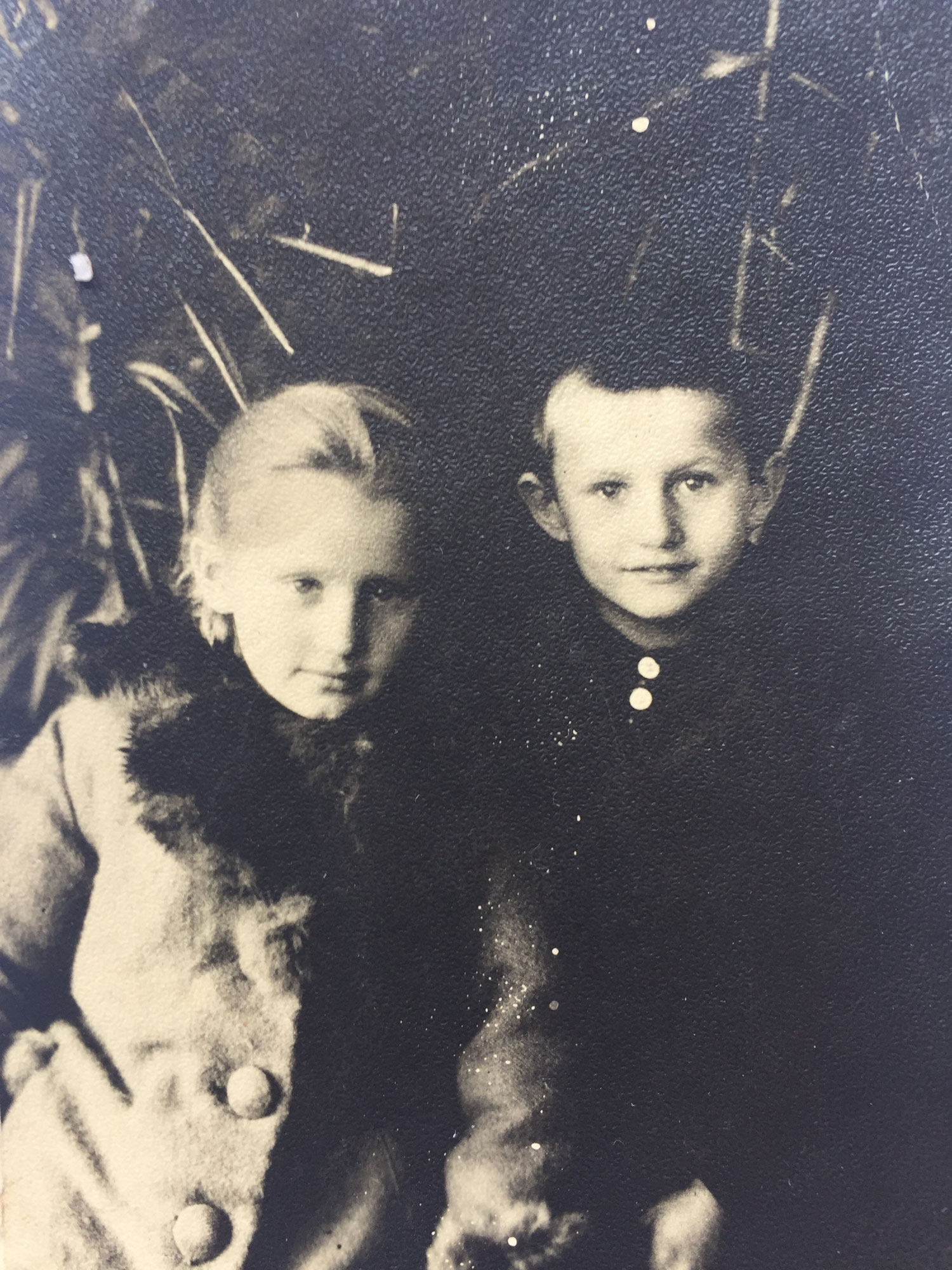 1946 m. su pussesere Birute. Nuotrauka iš asmeninio archyvo